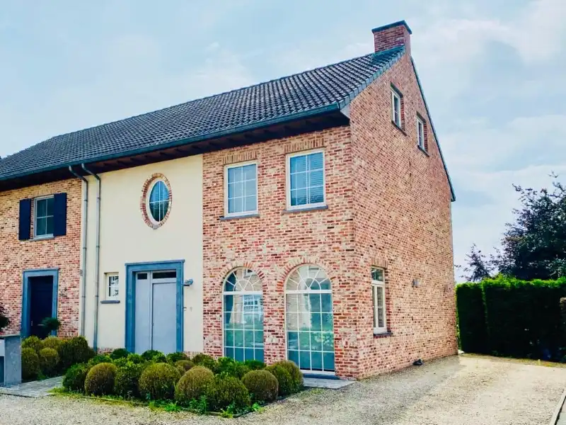 Prachtig afgewerkte 3 slpk-woning in een rustige woonwijk foto {{pictureIndex}}