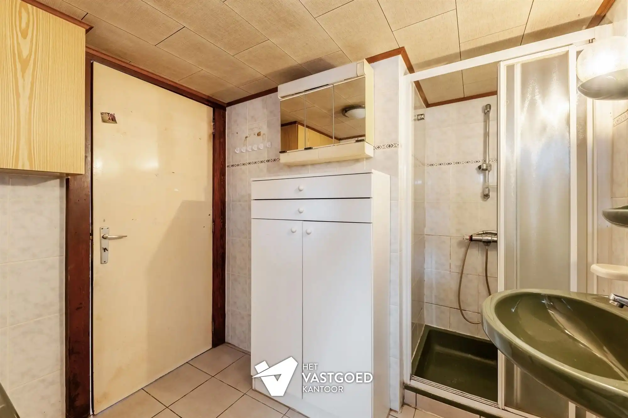 CHARMANTE TE RENOVEREN WONING, RUSTIG GELEGEN OP EEN RUIM PERCEEL VAN 11 ARE. foto 16
