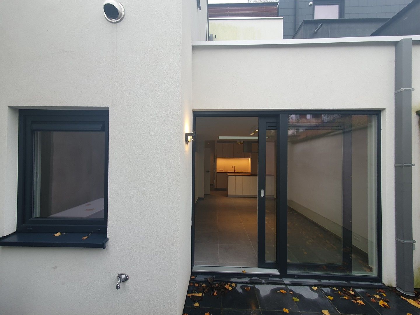 Instapklaar, duurzaam afgewerkt appartement te huur in Sint-Amandsberg foto 24