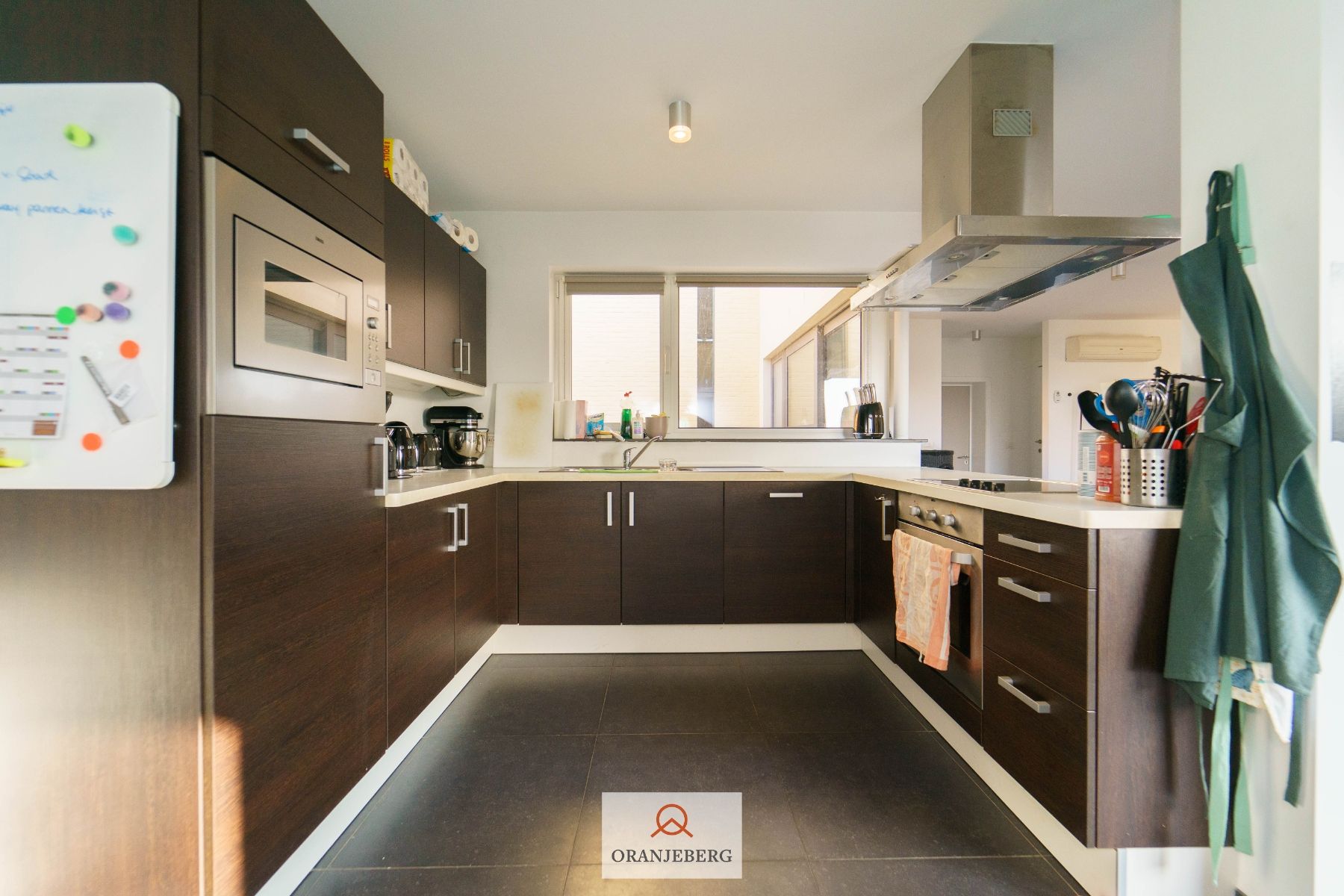 Centraal gelegen 2 slaapkamer-appartement met zicht op de Coupure! foto 16