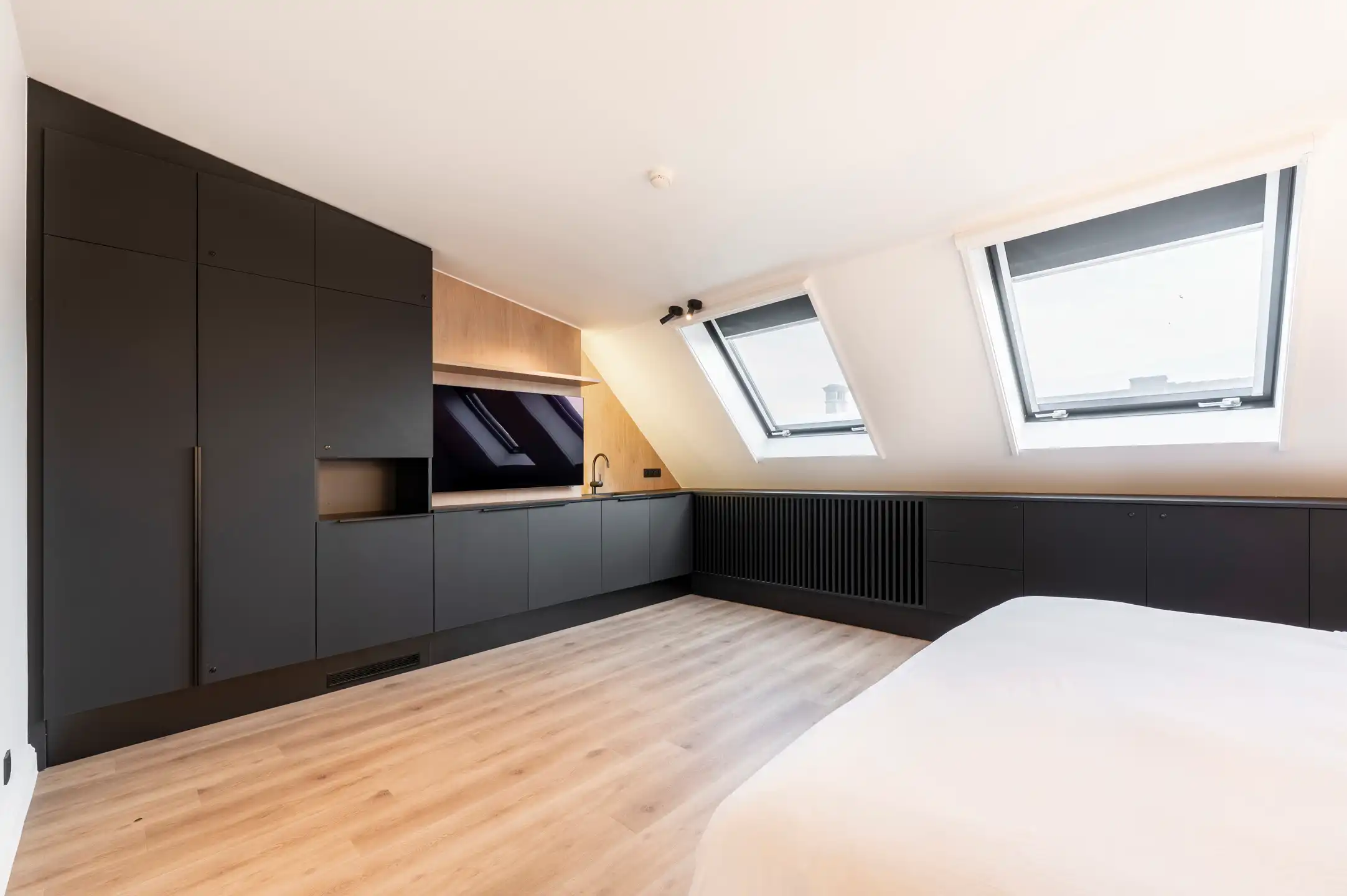 ANTWERPEN - Bijzonder herenhuis foto 17