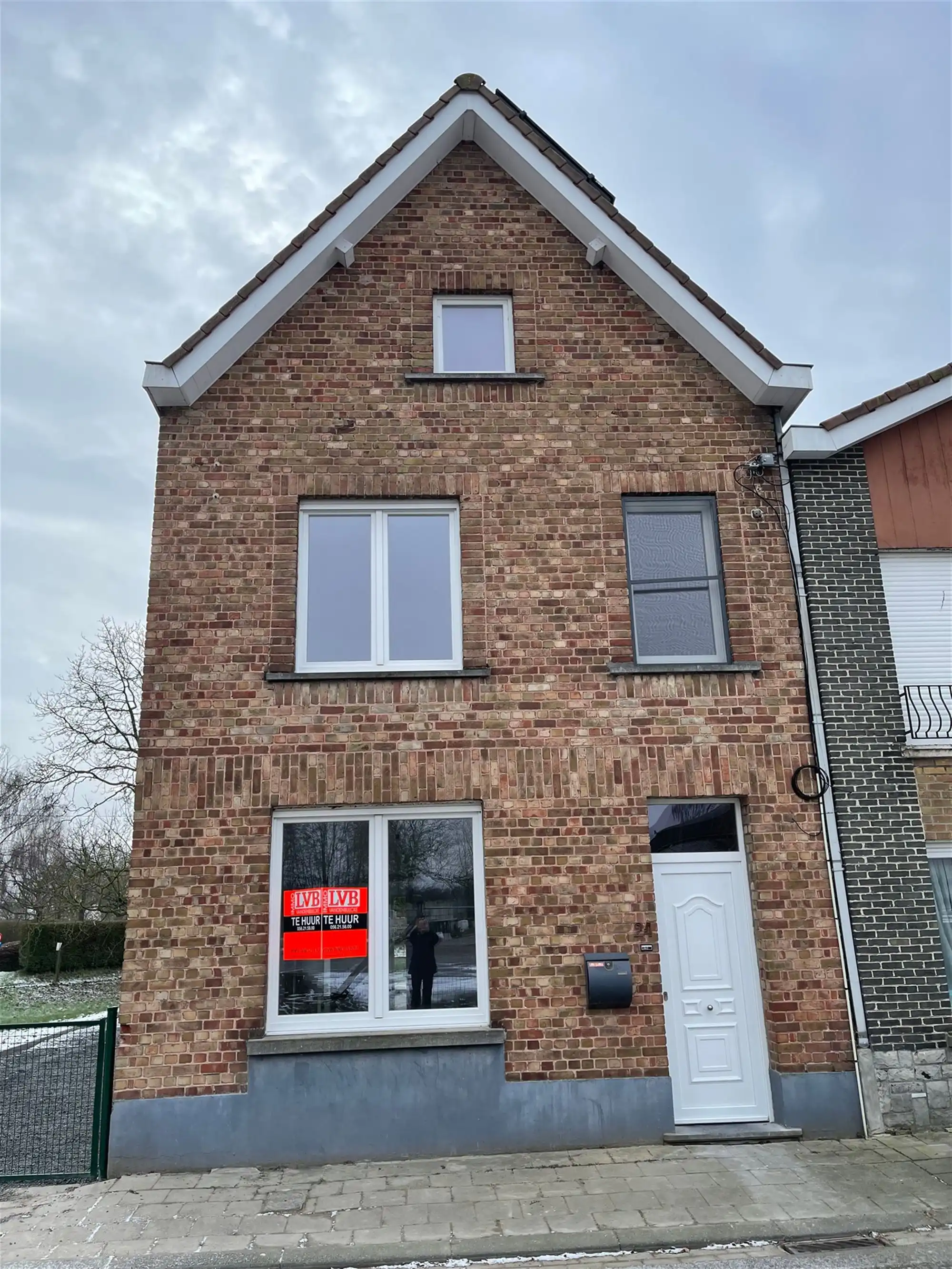 Woonhuis met garage en grote tuin foto 13