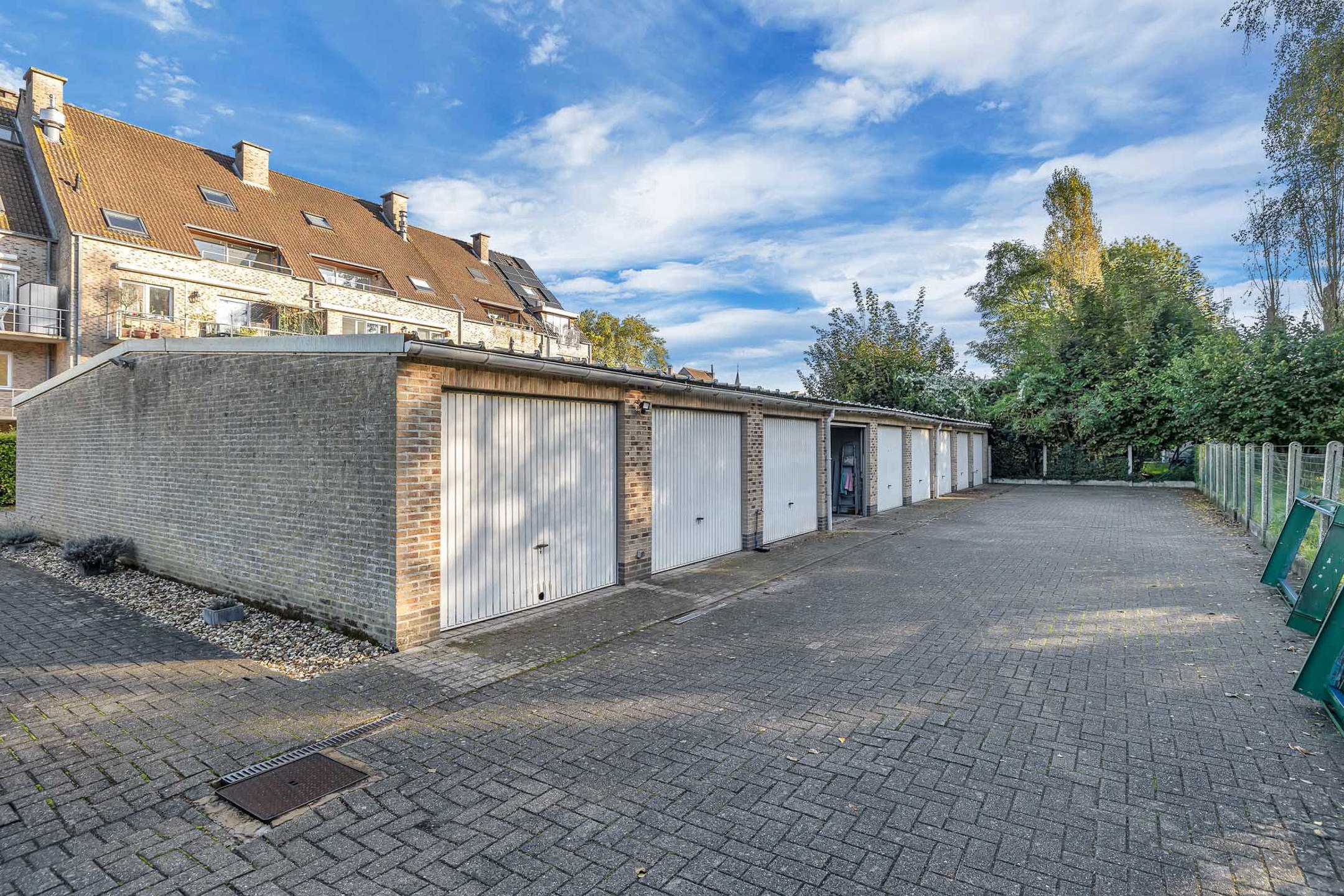 Energiezuinig, ruim appartement op toplocatie in Aalst met garage foto 19