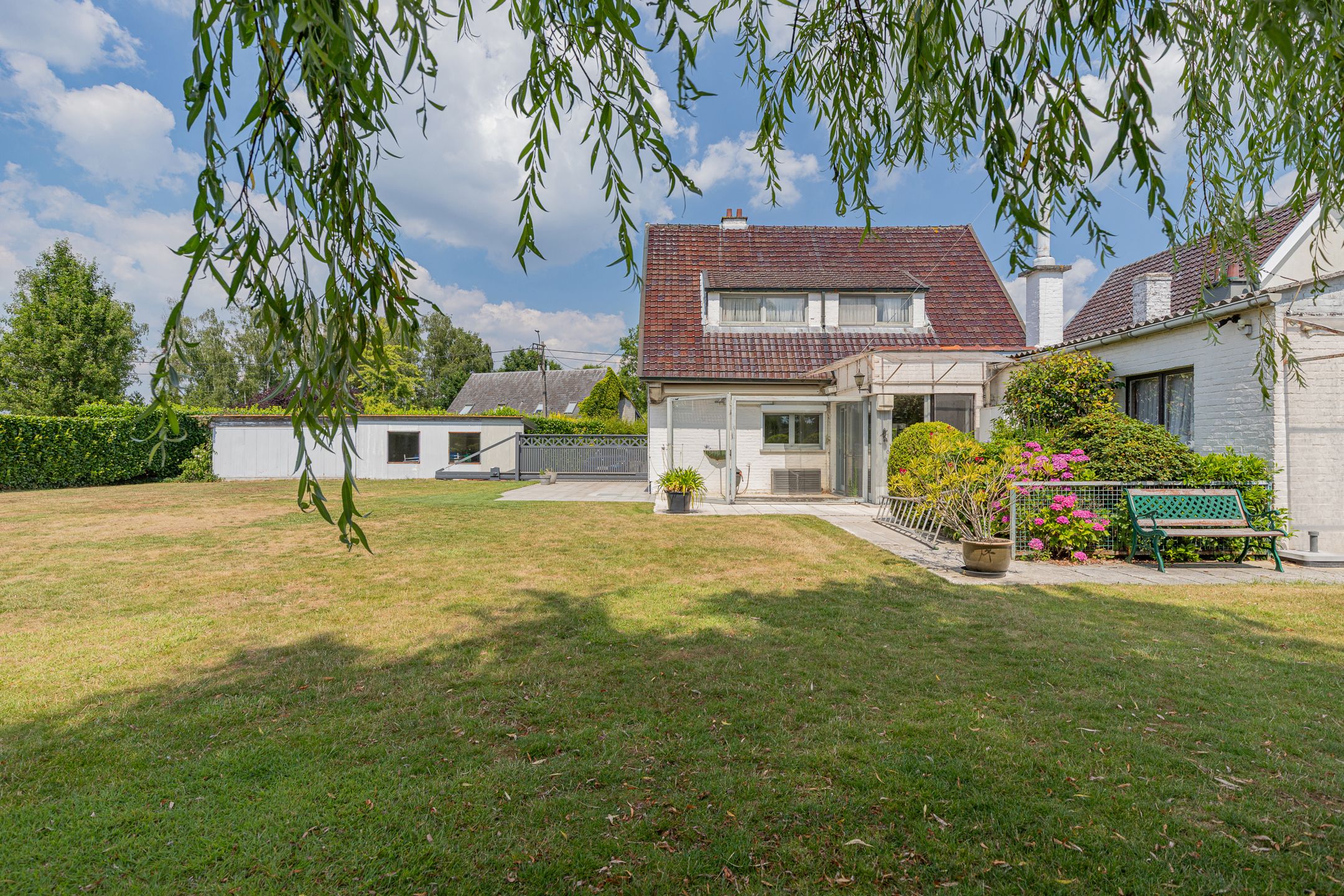 AALST – Halfopen bebouwing met villa-allure op 3114 m² foto 18