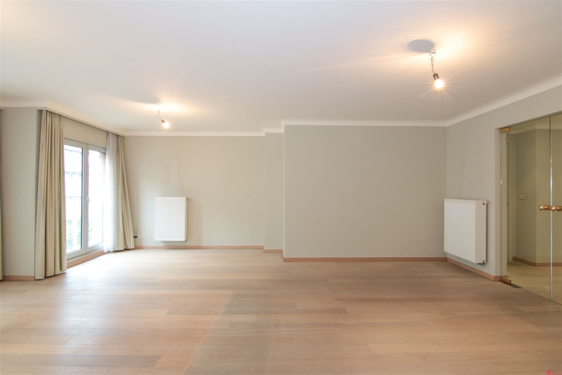 Instapklaar appartement op enkele stappen vd Grote Markt! foto 5