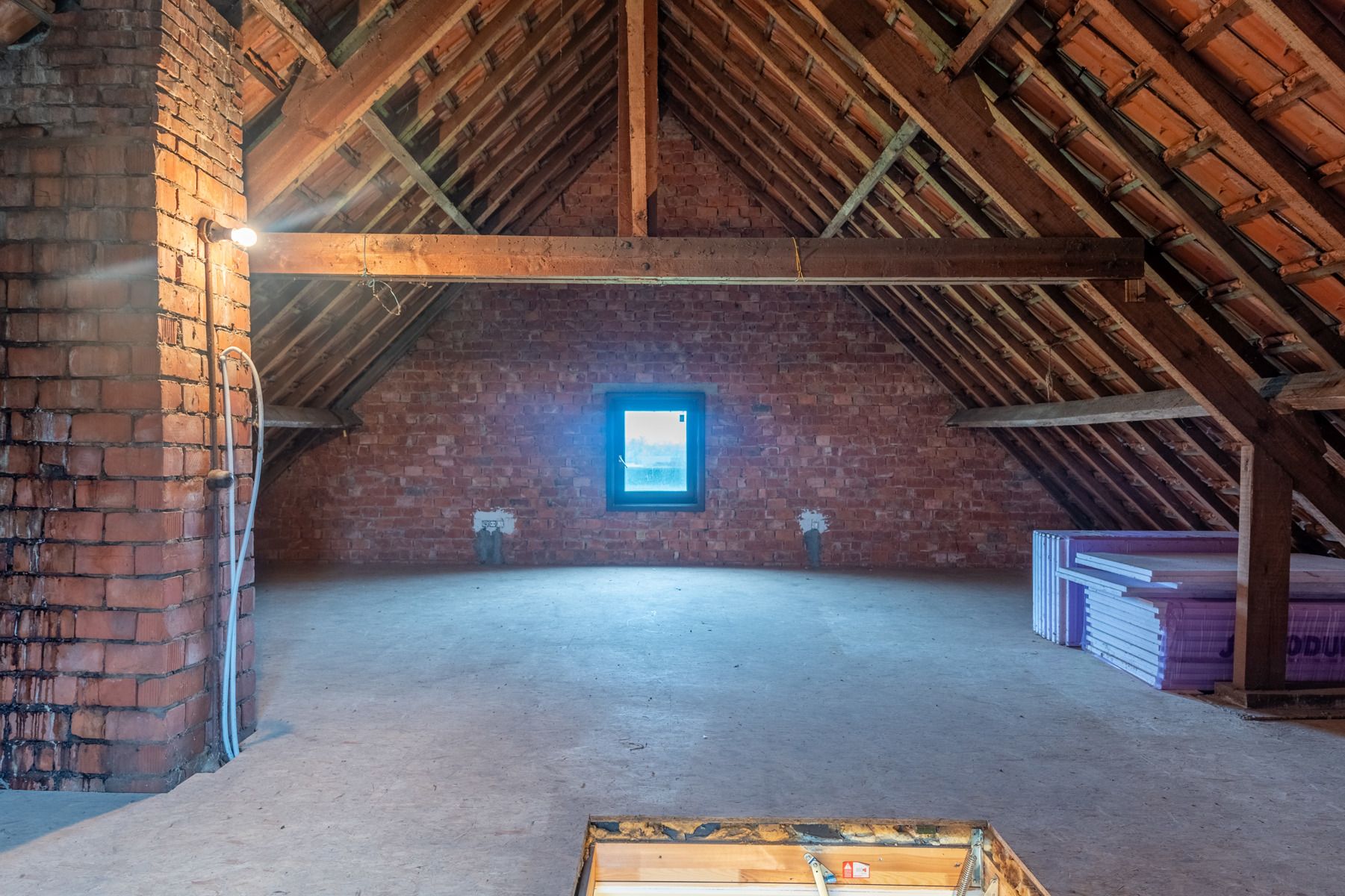 Gedeeltelijk gerenoveerd huis met bijgebouw, groen uitzicht foto 23