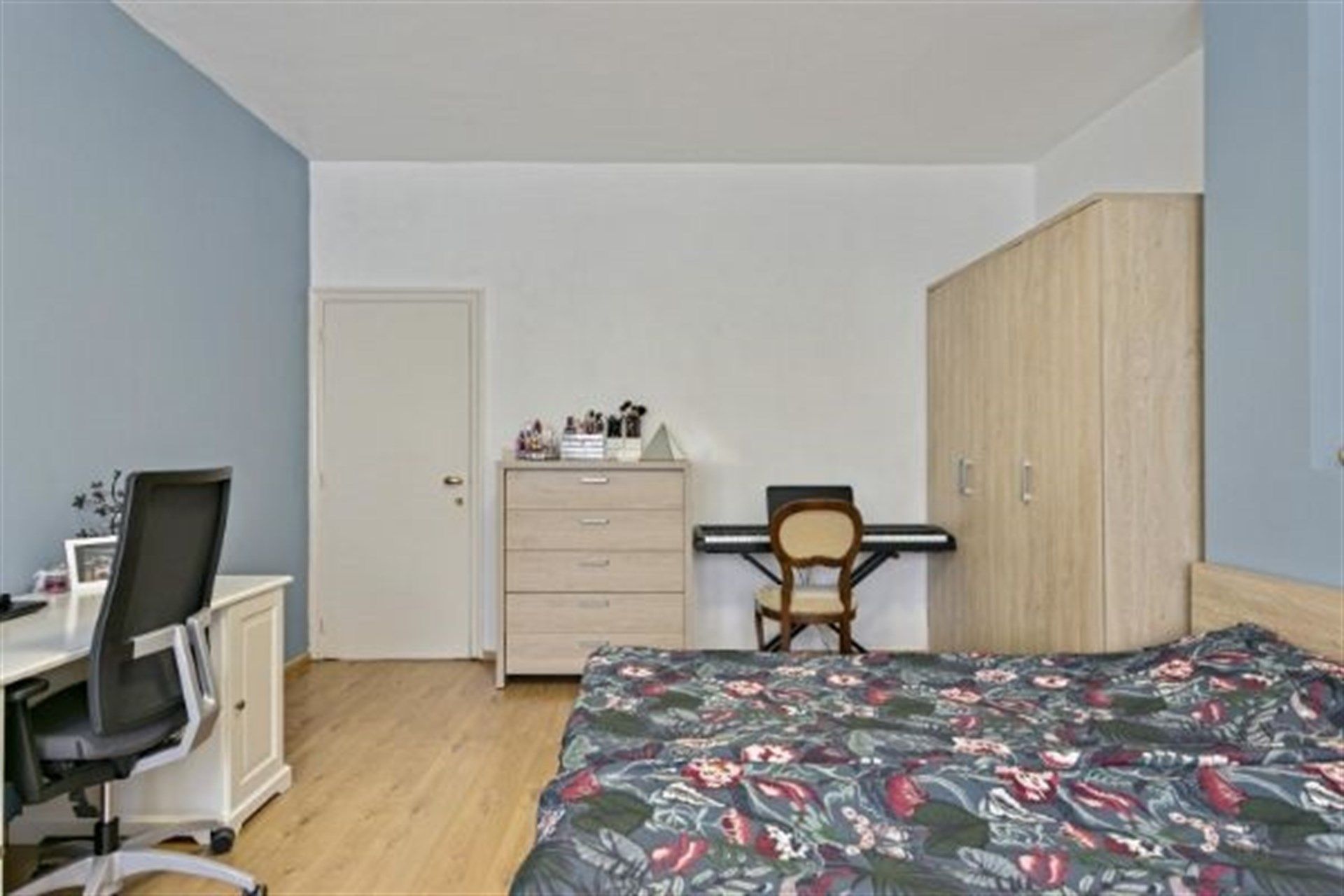 Ruime bel-étagewoning met 4 slaapkamers Betonconstructie foto 23