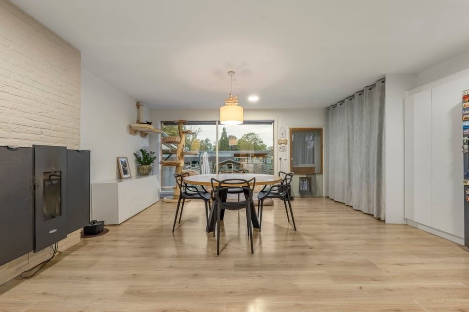 INSTAPKLARE GEZINSWONING MET 4 SLAAPKAMERS EN ZONNIGE TUIN OP TOPLOCATIE foto 9