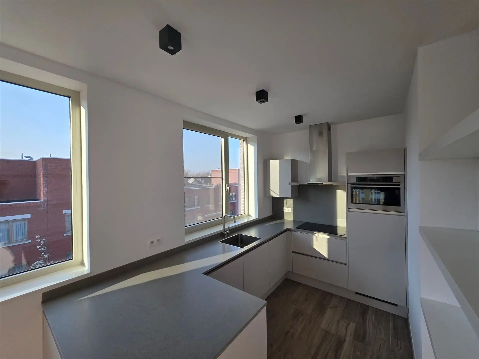 Lichtrijk appartement met zonnig terras! foto 3