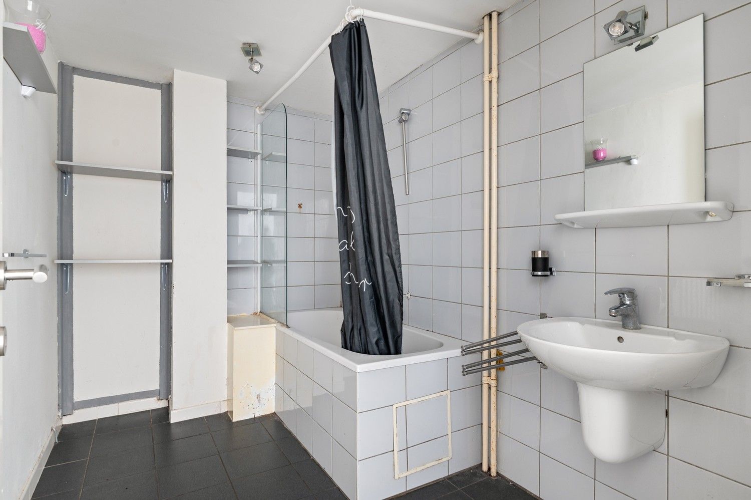 Ruim gelijkvloers appartement met 3 slaapkamers en terras in Deurne! foto 8