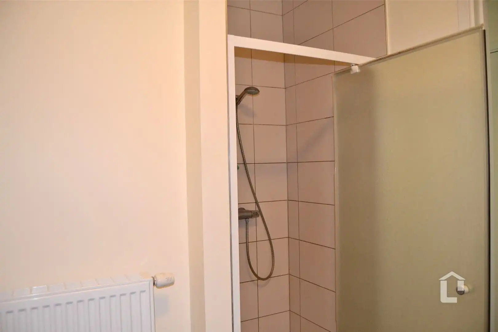 Recent, instapklaar gelijkvloersappartement met groen uitzicht foto 10