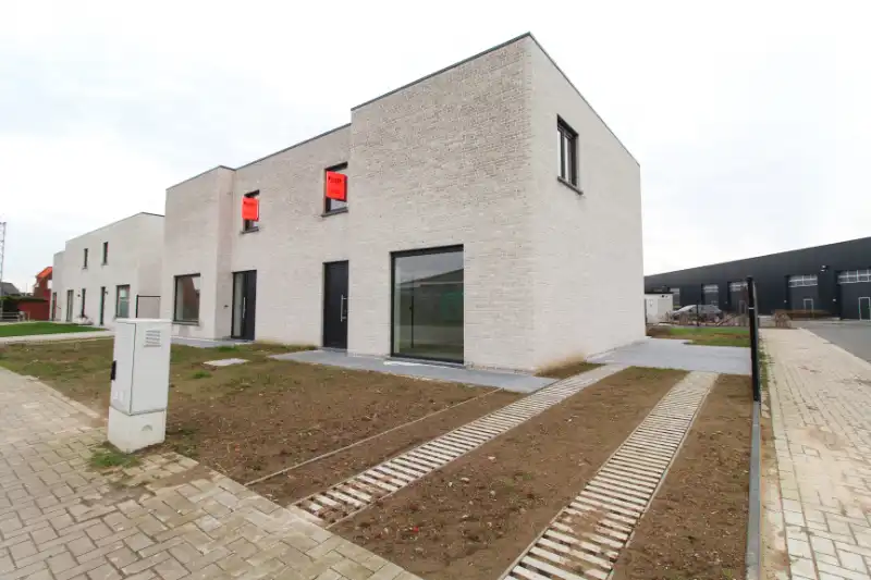 Energiezuinige nieuwbouwwoning te huur in Roeselare foto {{pictureIndex}}