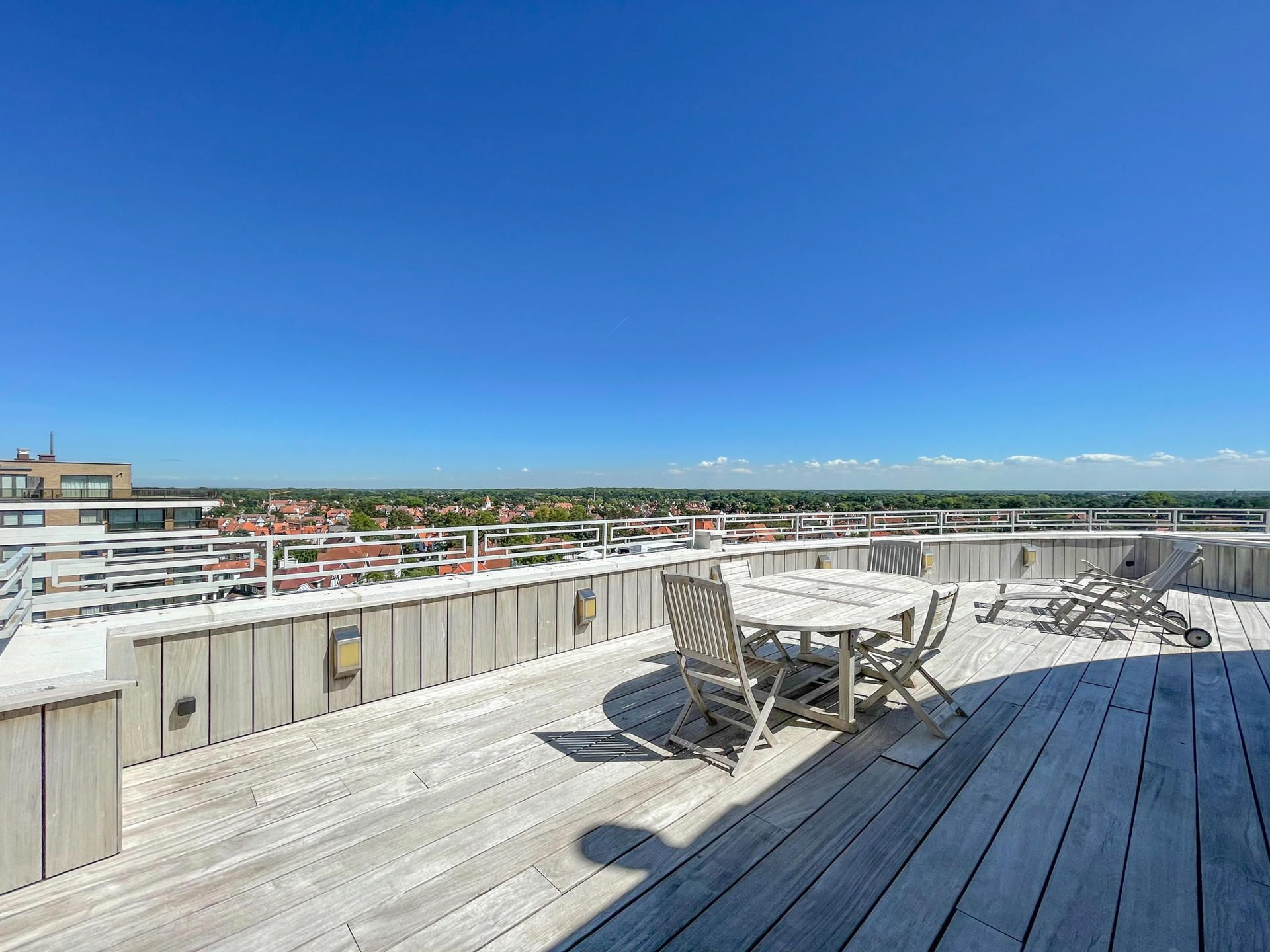 Unieke penthouse met ZONNIG TERRAS en zijdelings ZEEZICHT... foto 3