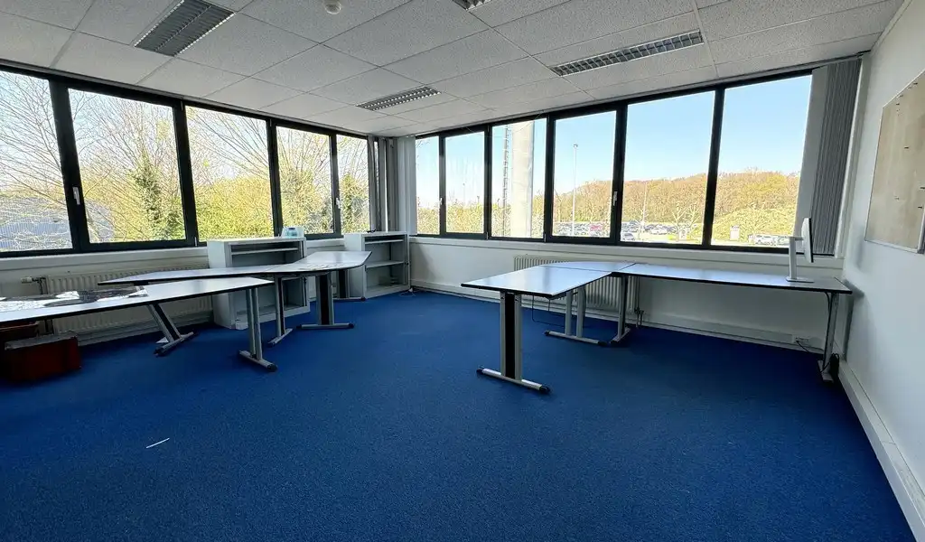 Bedrijfsunit te huur vlakbij oprit A12 te Aartselaar foto 3