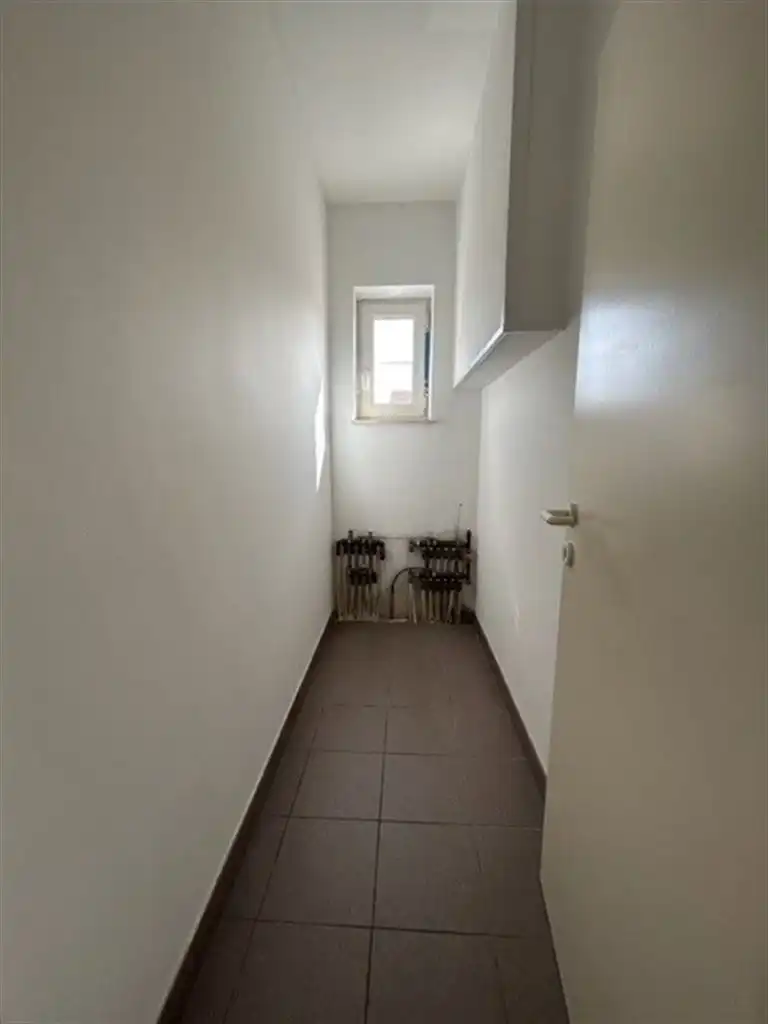 Gezellig appartement met 1 slaapkamer en carport. foto 9