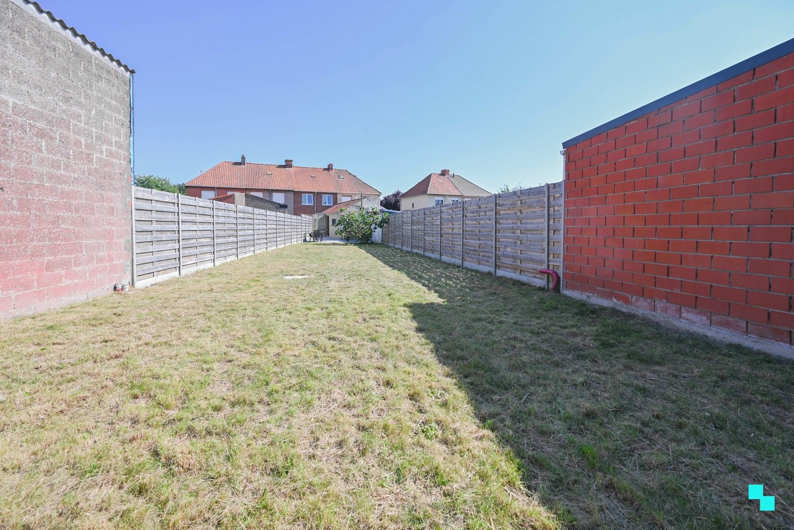 Stadswoning in Waregem met tuin en uitweg foto 18