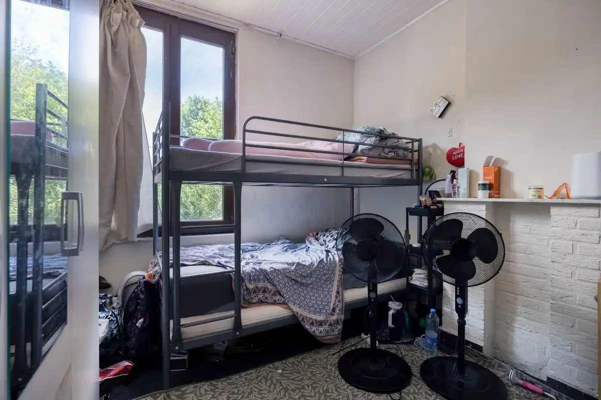 Rustig gelegen renovatiewoning met 3 slaapkamers foto 9