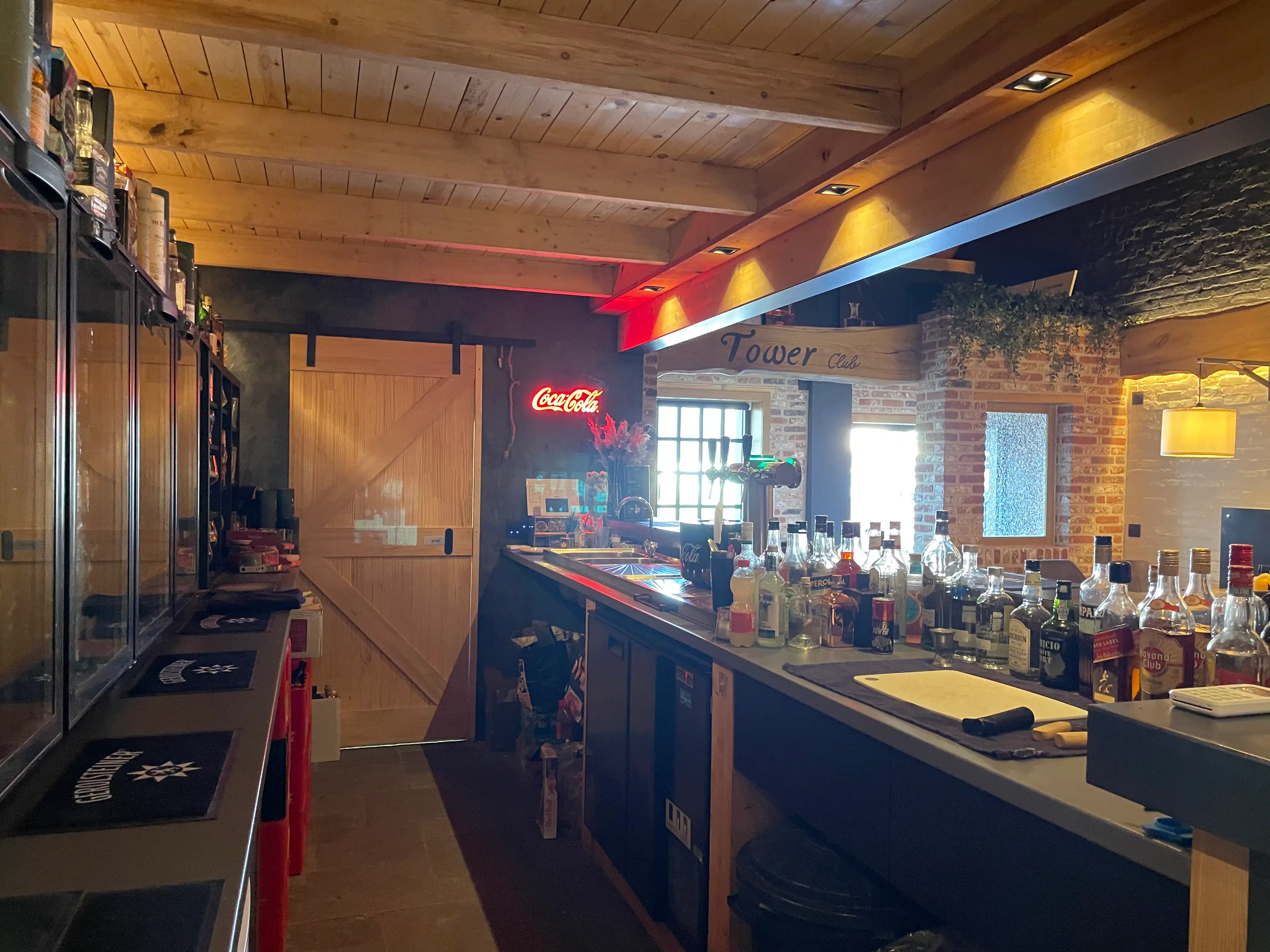 Unieke whisky en wijnbar foto 5