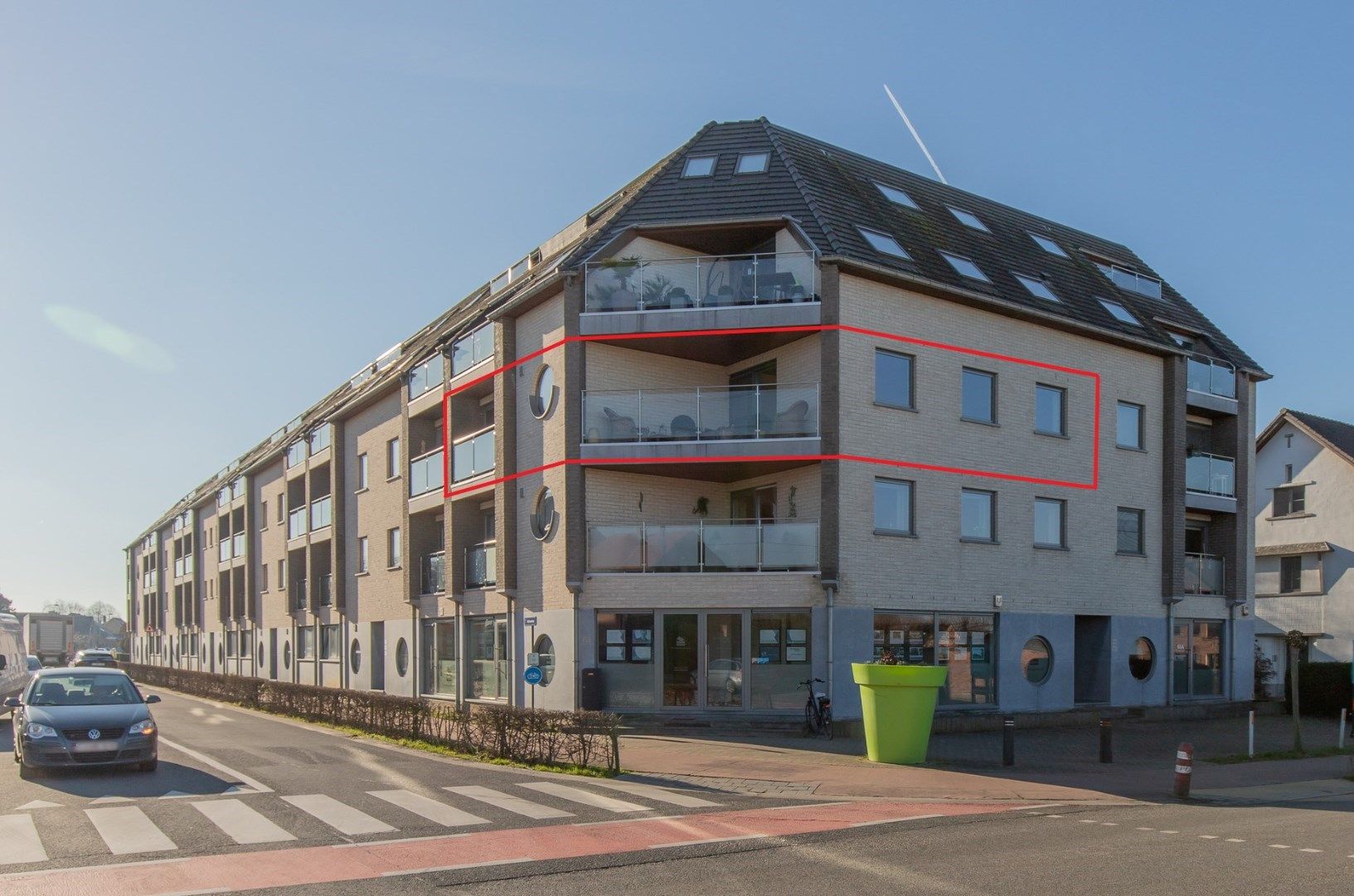 Instapklaar en ruim appartement met 2 slaapkamers en terras foto 1