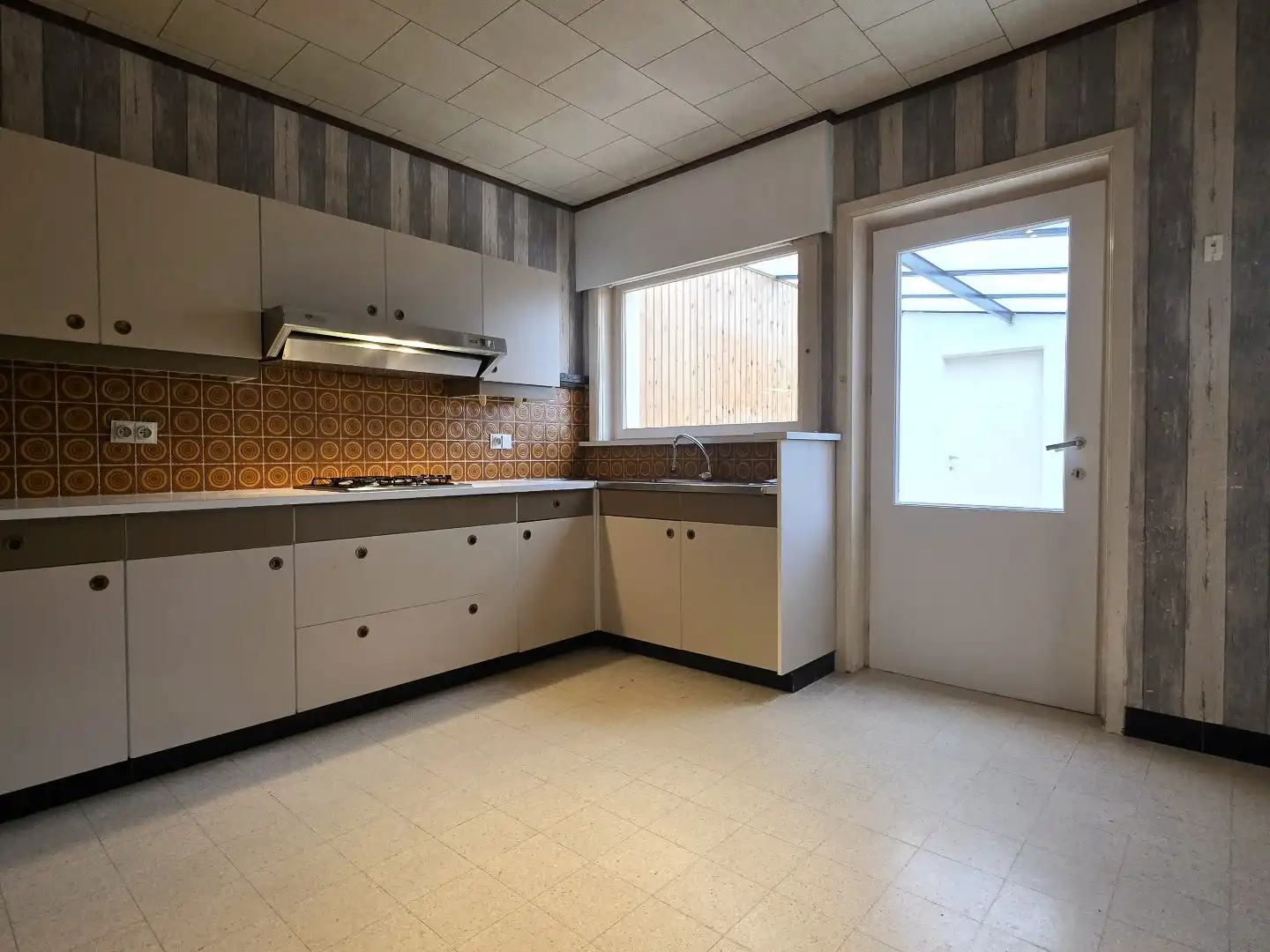 Sterke woning in beton met 3 garages, landelijke verzichten in Hulste. foto 7