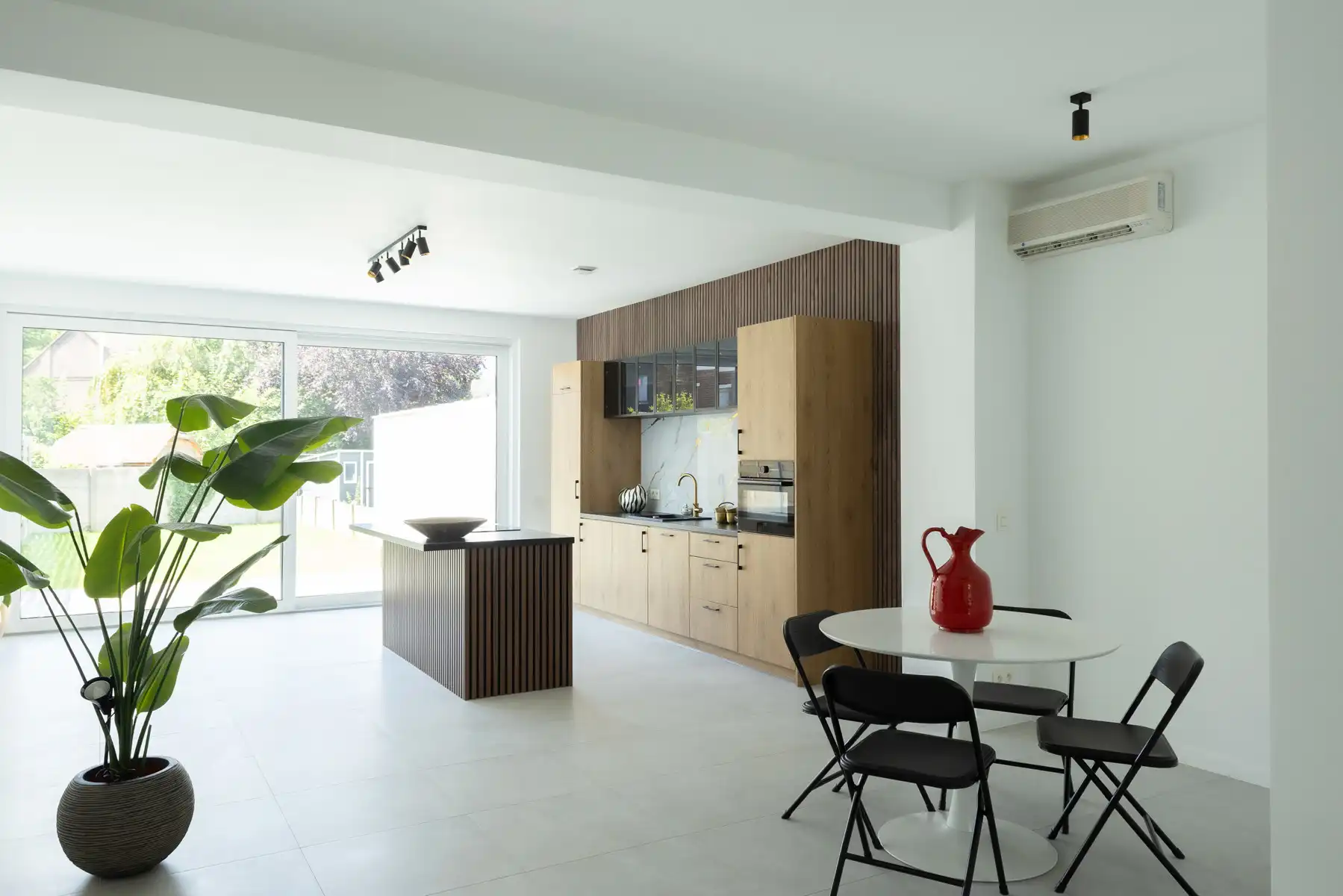 Instapklare woning met tuin in het rustige Leugenberg foto 3