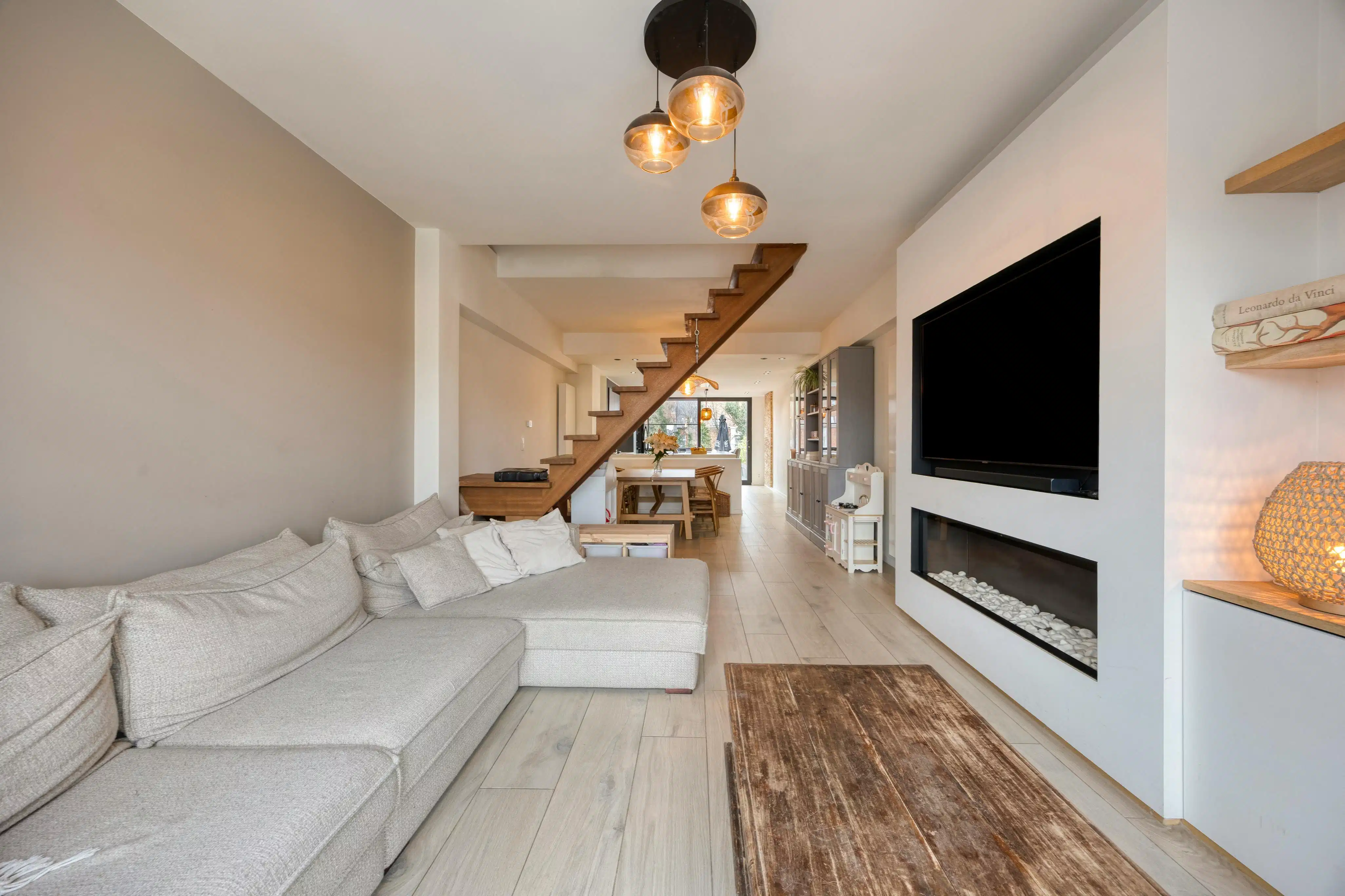 Stijlvol en praktisch gerenoveerd huis met garageopties  foto 4