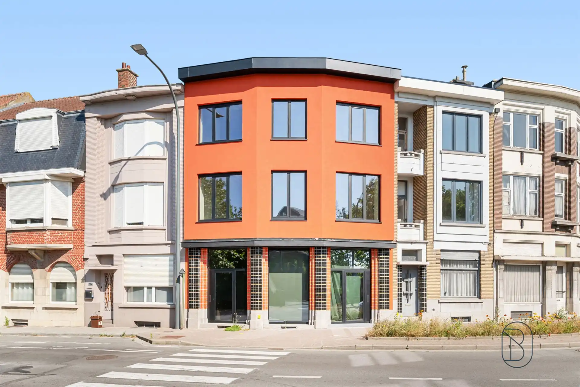 Casco handelspand met duplex in centrum Ronse! foto {{pictureIndex}}
