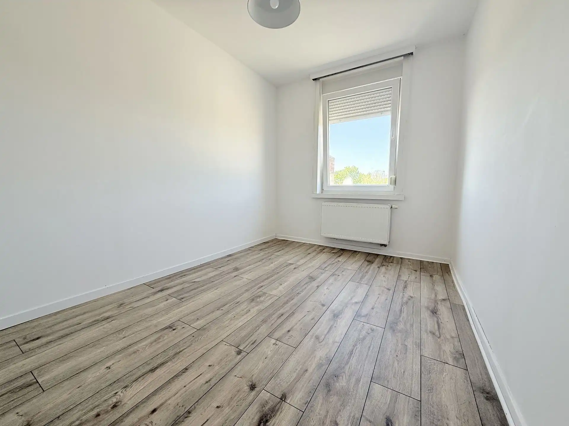 Leuke woning met 3 slk, oprit en tuin foto 9