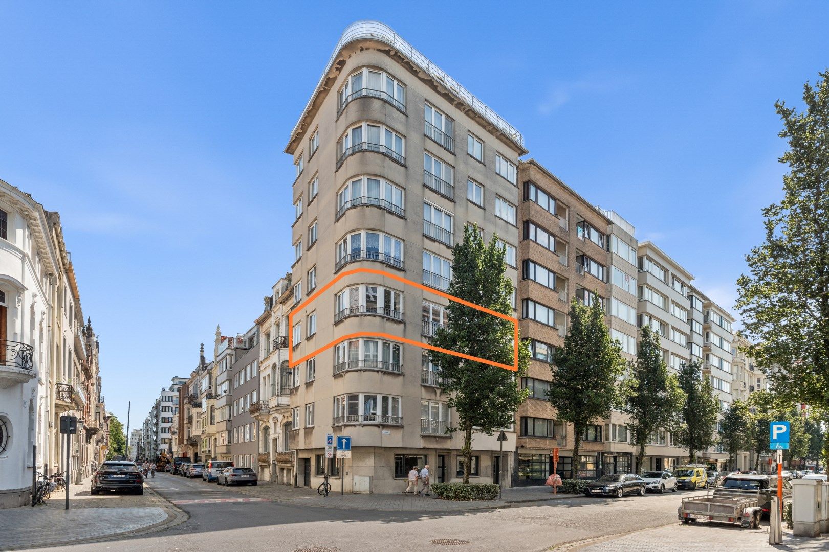 RUIM APPARTEMENT MET 2 SLAAPKAMERS IN CENTRUM OOSTENDE foto {{pictureIndex}}