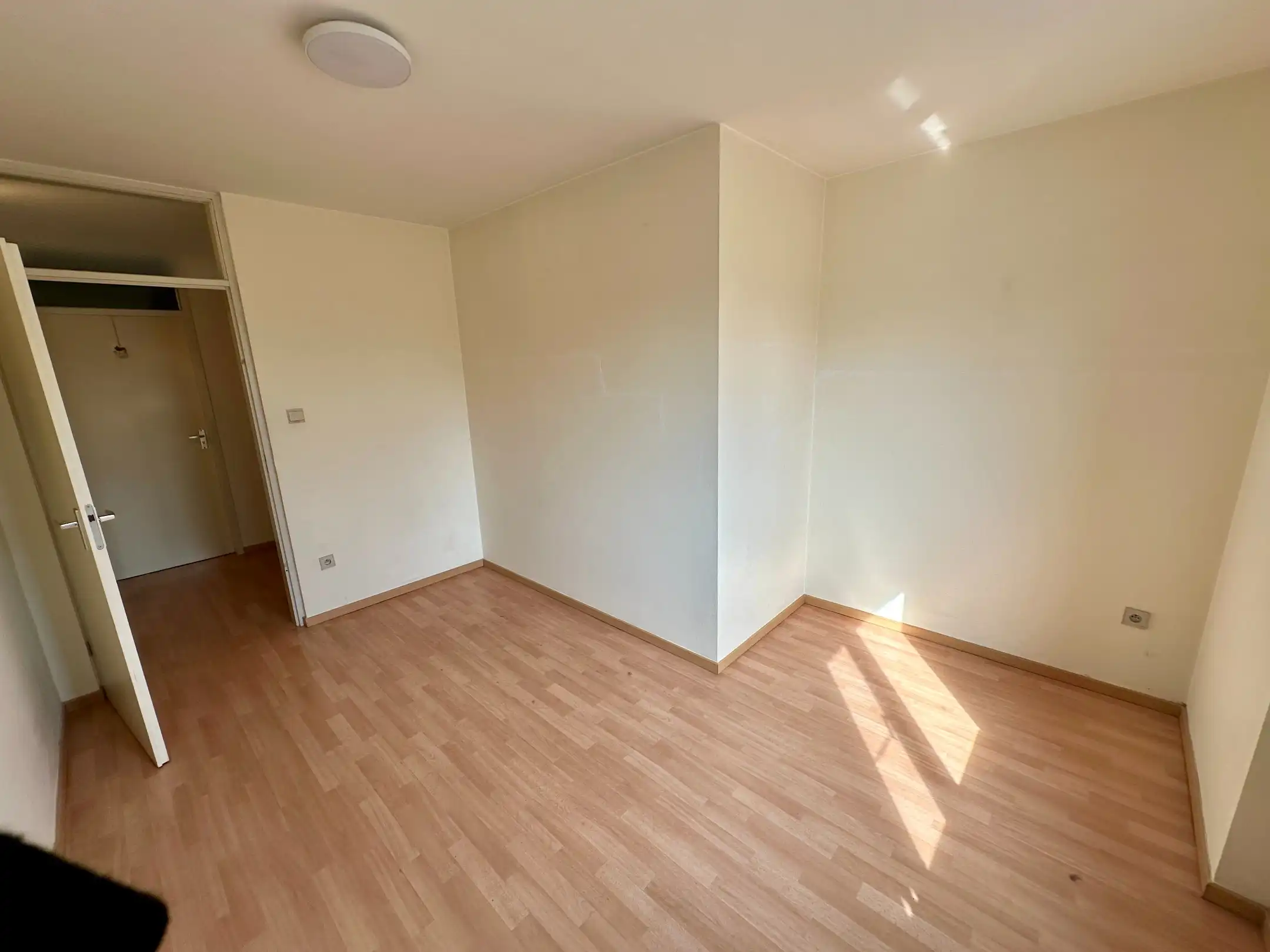 Gelijkvloers appartement met 2 slaapkamers, terras en privé garagebox foto 11