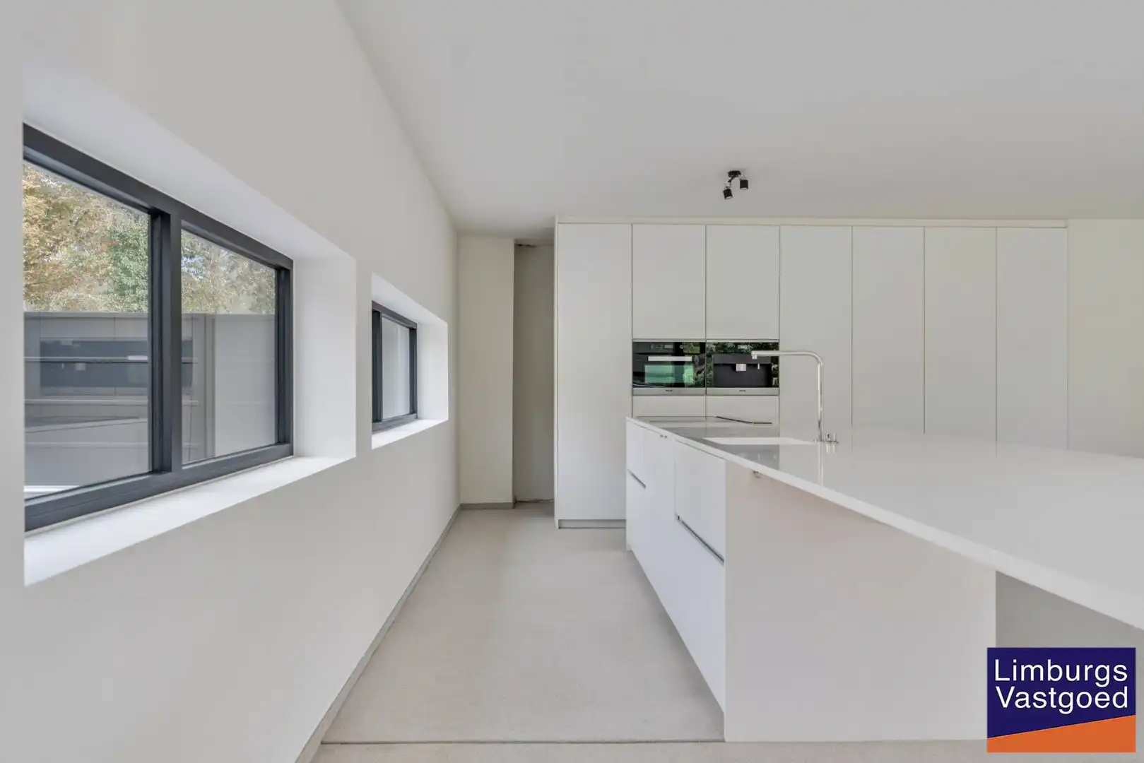 Exclusieve woning met praktijkruimte en zicht op weilanden foto 10