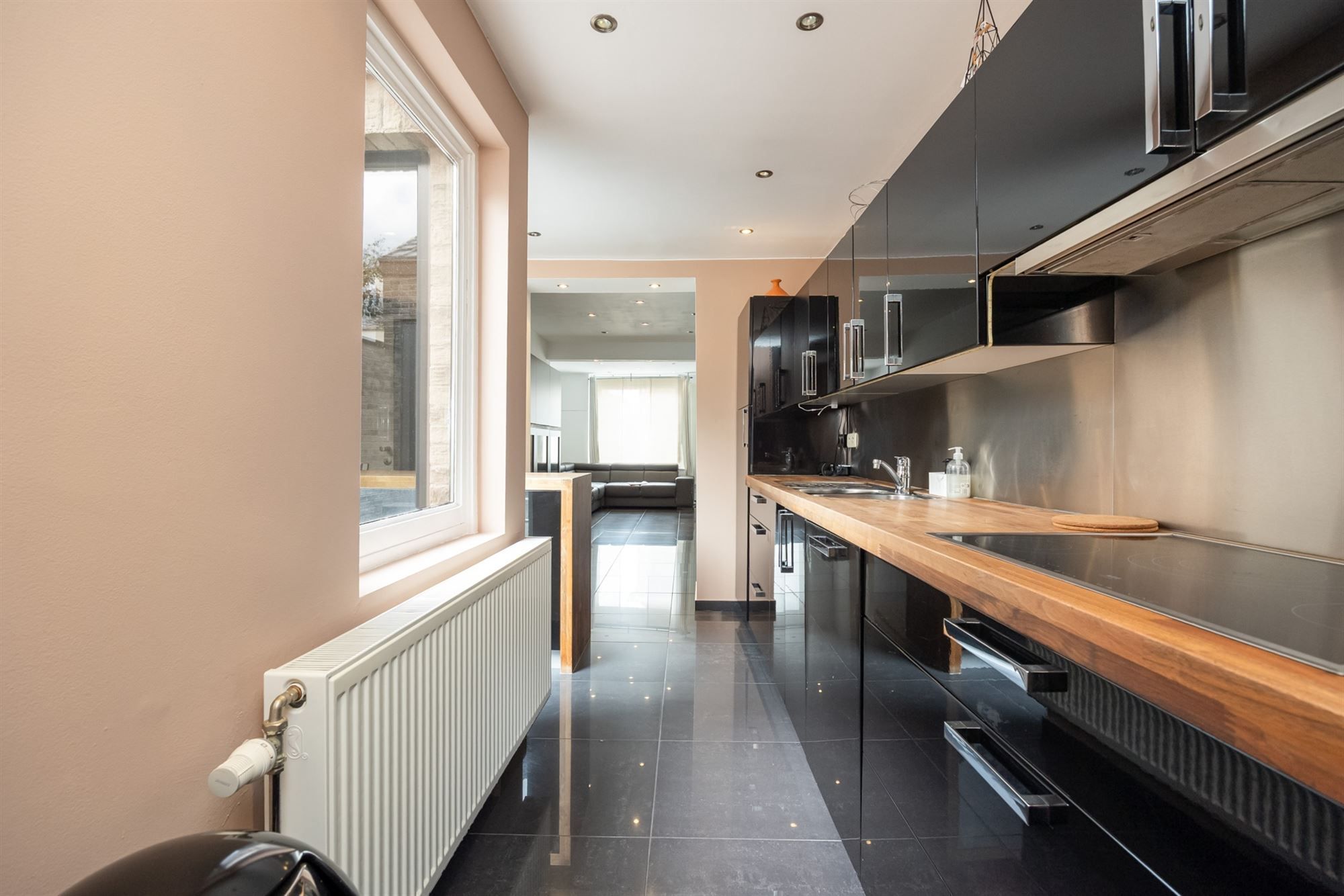 Volledig instapklaar huis met twee slaapkamers foto 8