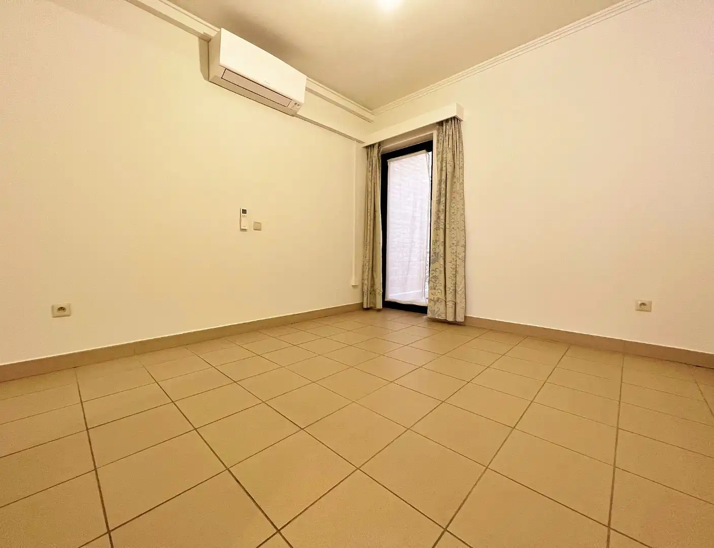 Gelijkvloers appartement met koertje in het centrum van Ieper foto 7