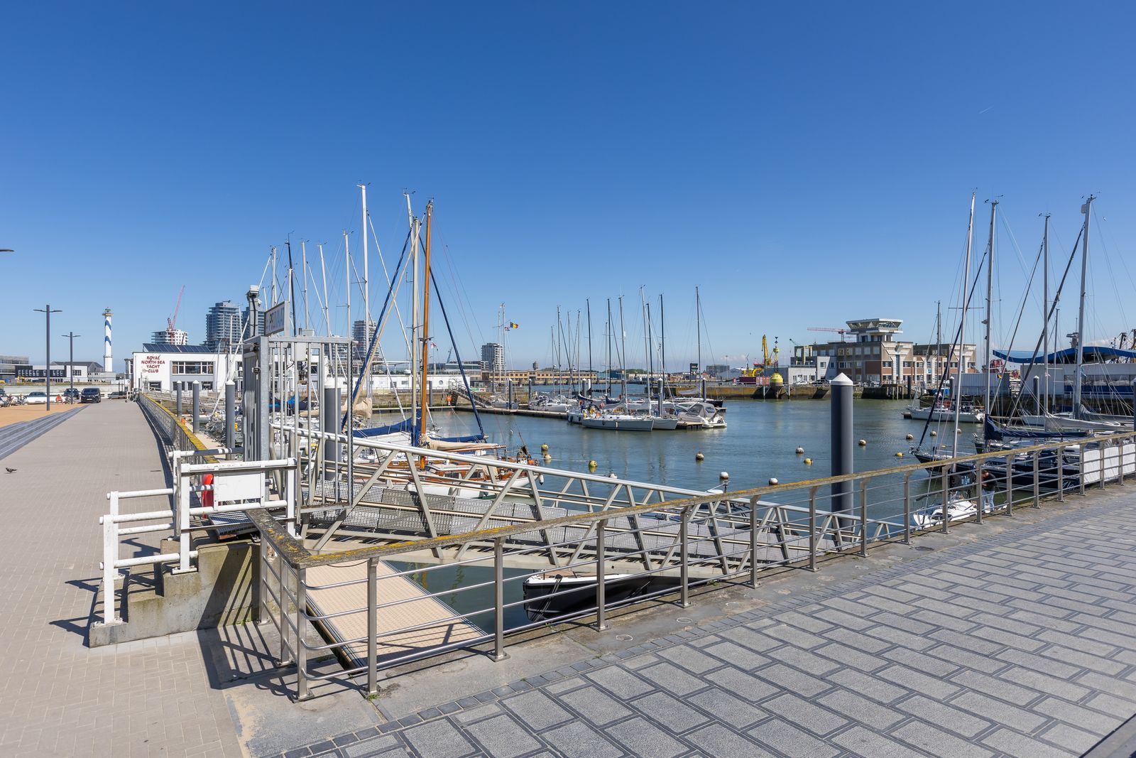 Zéér sfeervol en lichtrijk appartement met 1 slpk op geliefde Vissersplein foto 11