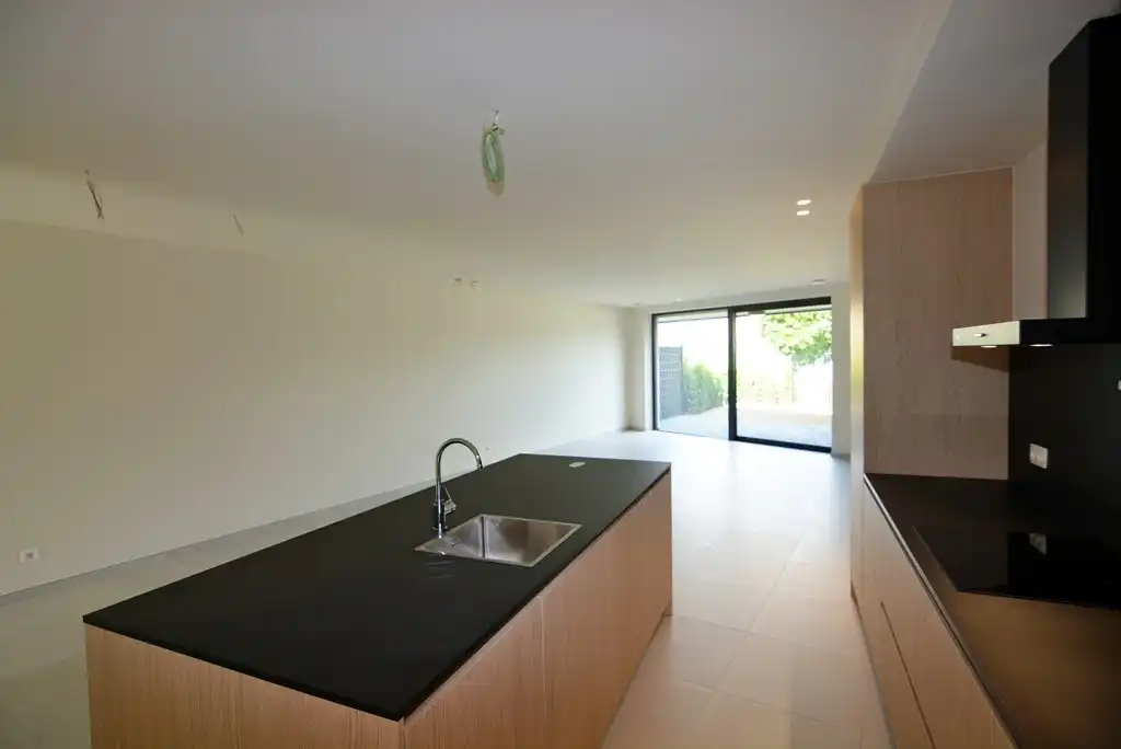 Gelijkvloers nieuwbouwappartement 124 m² met 2 slpk, tuintje en 2 autostandplaatsen. foto 7