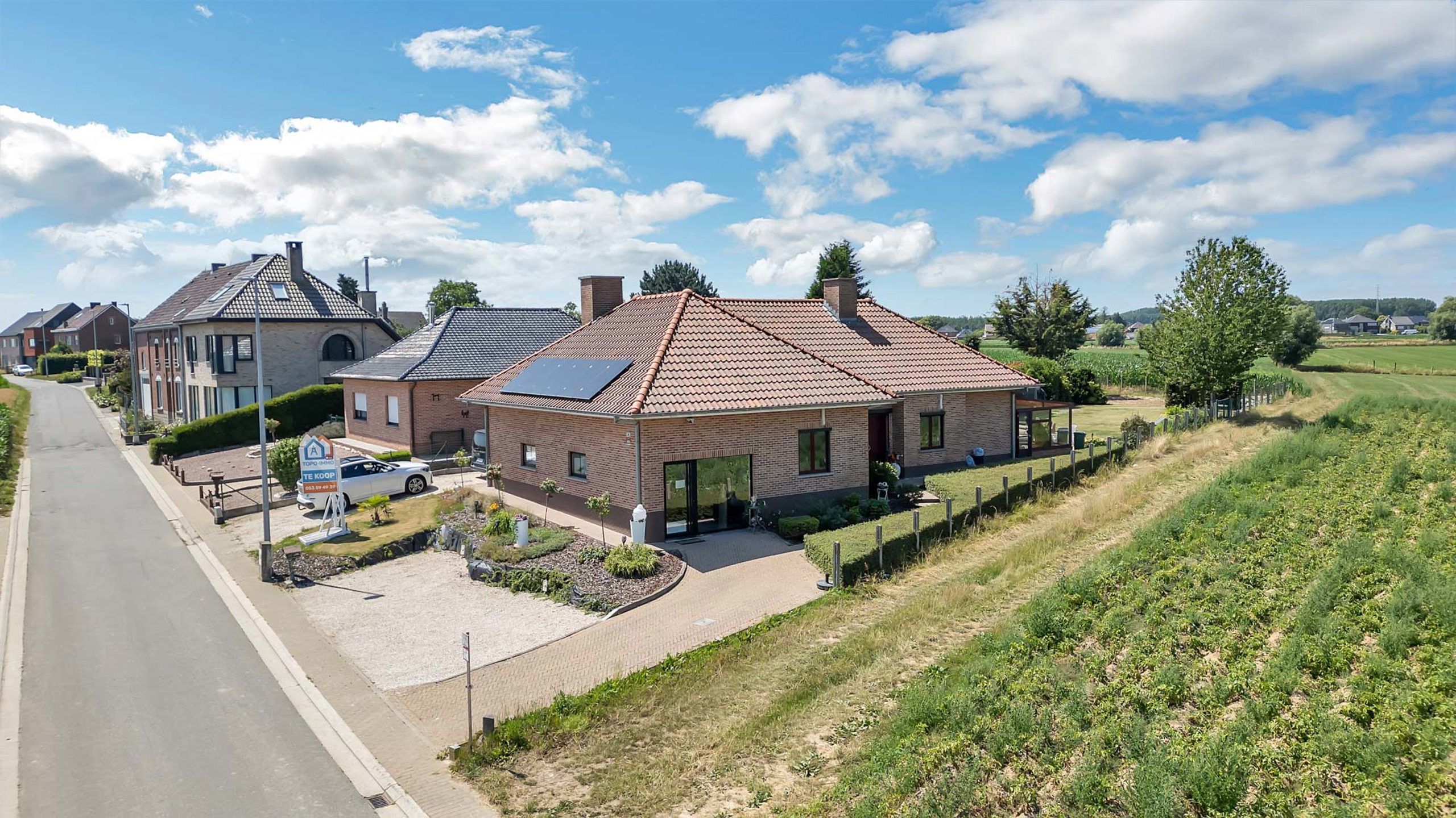 Prachtig gelegen bungalow op ruim perceel te Moerbeke foto 2