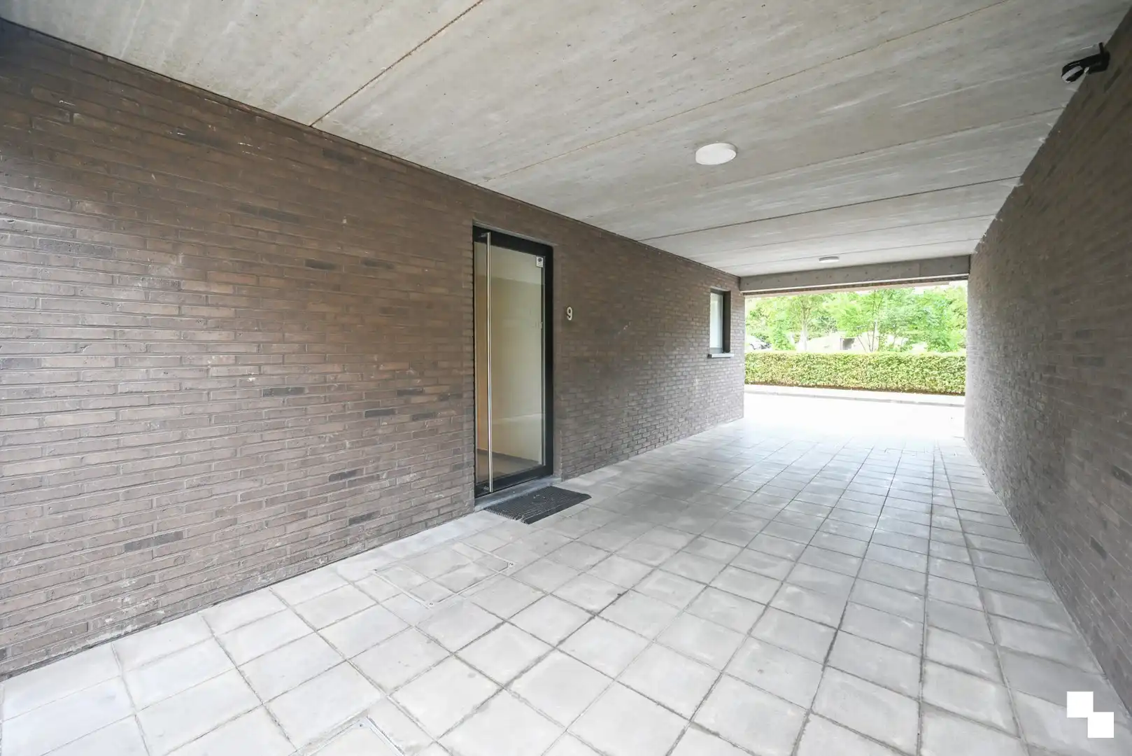 Duplex appartement met garage en twee staanplaatsen nabij centrum Izegem foto 33