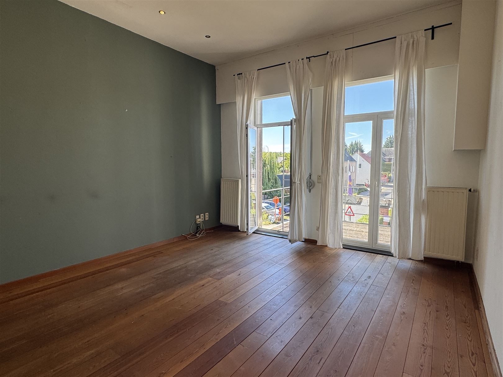 Ruime stapelwoning met 2 slaapkamers en garage foto 2
