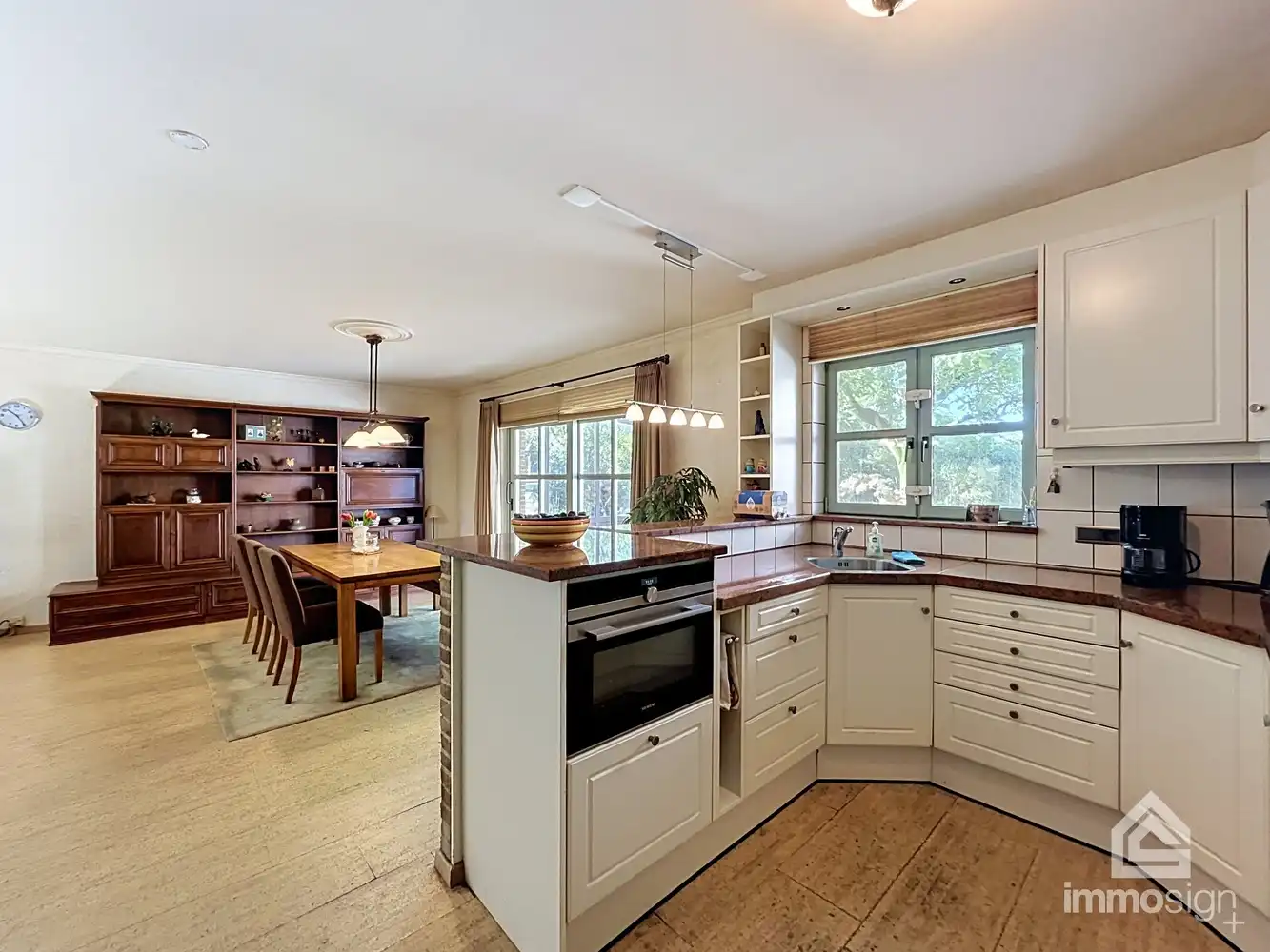 Charmante, ruime, gezinswoning met 4 slaapkamers te Hamont! foto 7