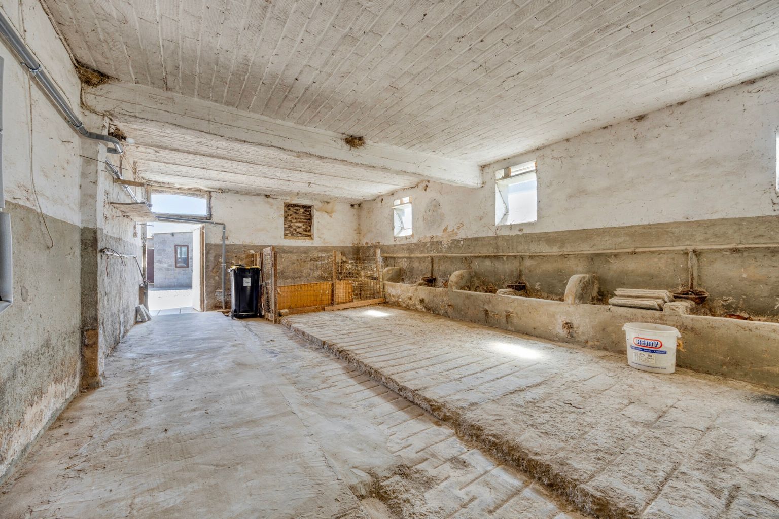 WONING MET NIET VERPACHTE WEILANDEN EN STALLINGEN foto 23