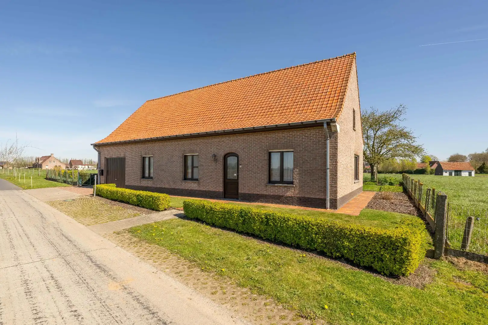 UNIEKE LANDELIJKE EIGENDOM MET WEILAND OP 1HA 35A 95CA foto 3
