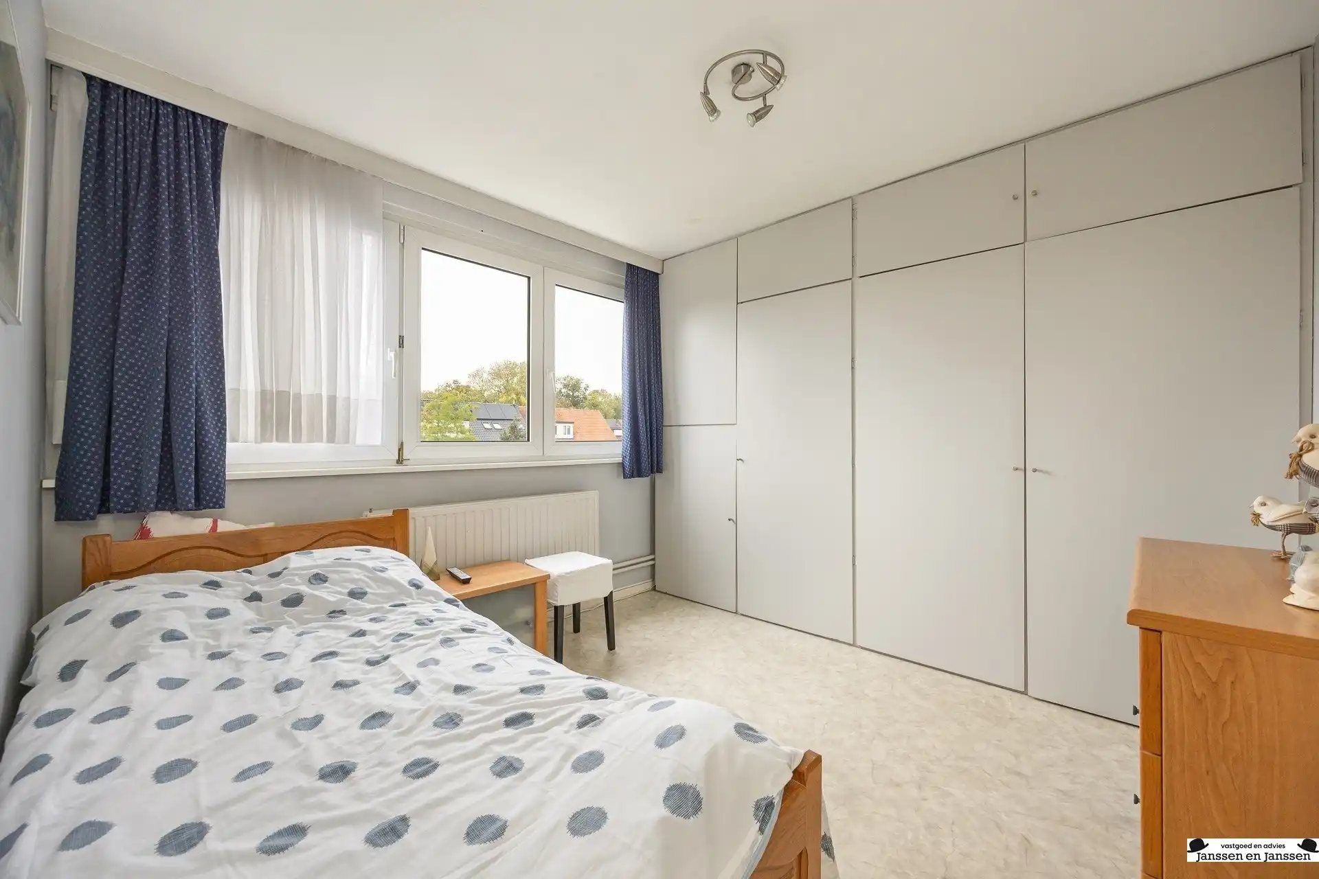 Instapklare bel-etagewoning met 3 slaapkamers, garage en zonnige tuin in Ekeren-Donk foto 18