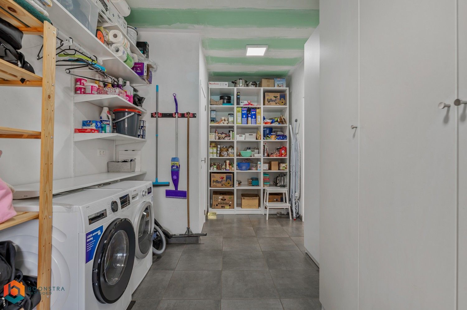 Gelijkvloerse woning met 3 slpkrs, ruime tuin en zwembad foto 8