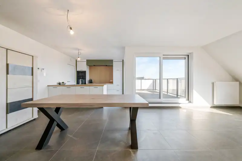 Roeselare nabij Station : Penthouse appartement met 2 slpks en zolder op de derde verdieping van een nieuw gebouwde Residentie genaamd "Residentie Arena" opp 110 m² foto 5