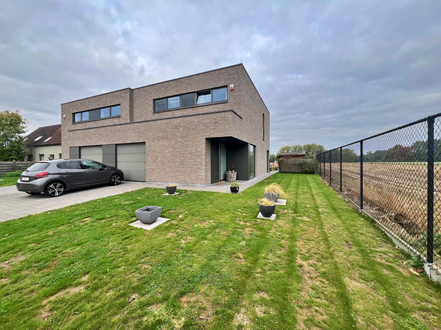 Halfopen woning te huur – Treinstraat 6, 9031 Drongen 🚲🌳 foto {{pictureIndex}}