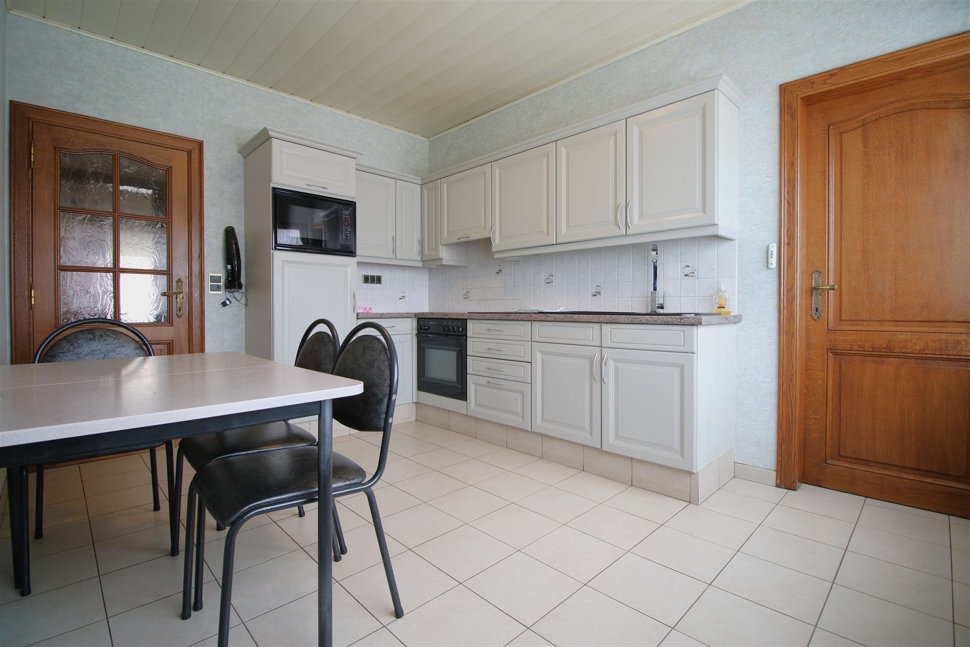 Op te frissen bungalow met 3 slaapkamers foto 6