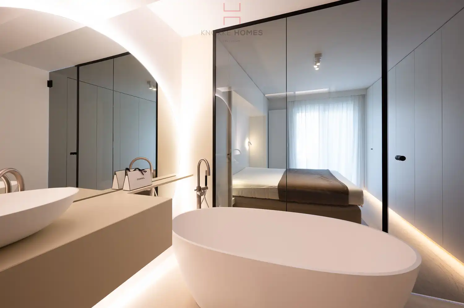 Subliem gerenoveerd appartement met zijdelings zeezicht. foto 10