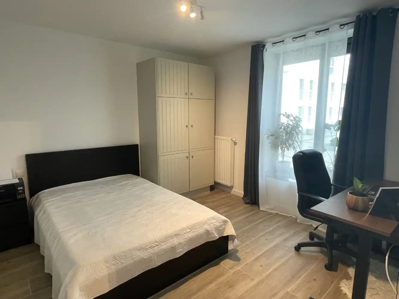 Instapklaar en polyvalent handelspand met 2 handelsruimten en ruim appartement foto 18