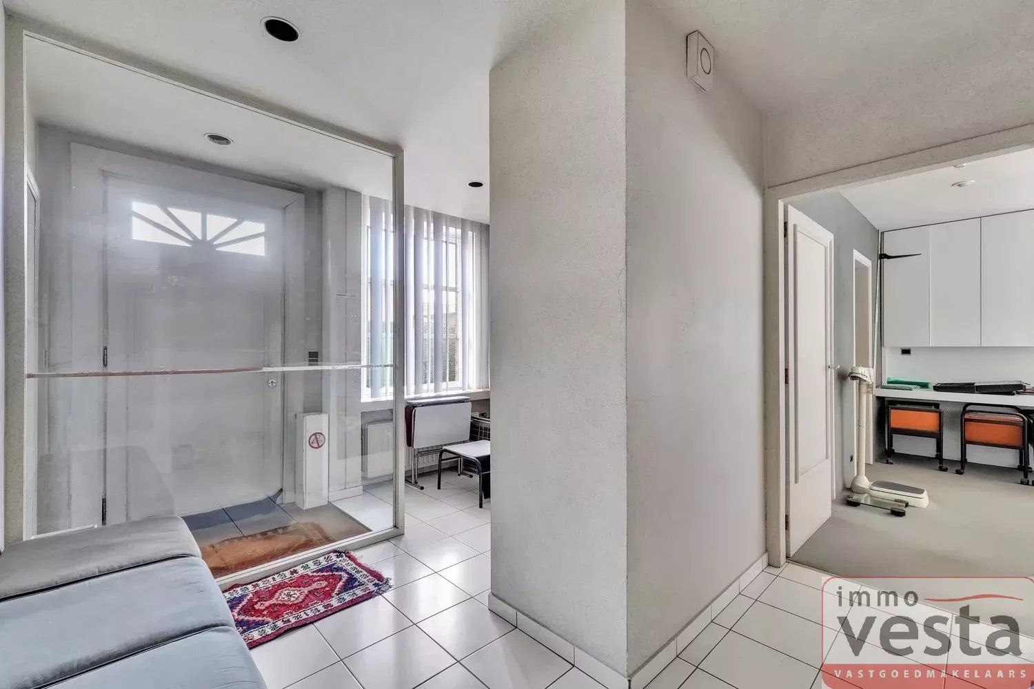 Ruime, statige villa met praktijkruimte foto 14