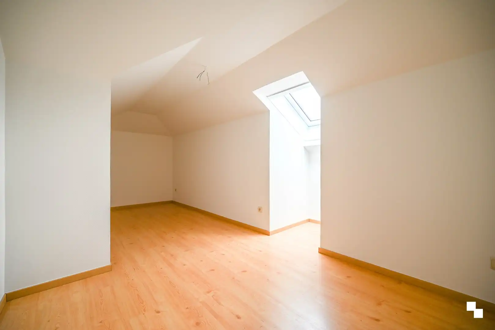 Woning met loods in Oostrozebeke foto 23